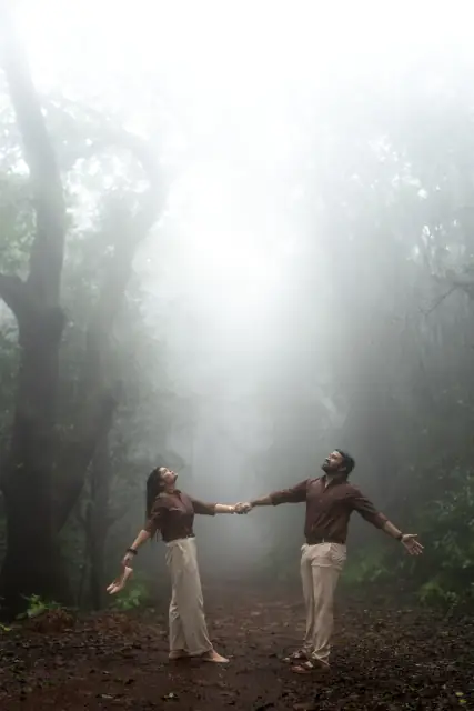 Matheran pre wedding photograph 12